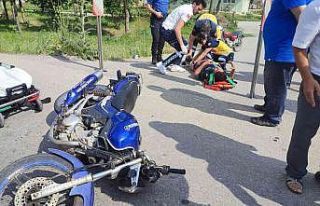 Tıra yandan çarpan motosiklet sürücüsü yaralandı