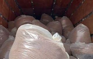 Tırda tonlarca kaçak tütün ele geçirildi