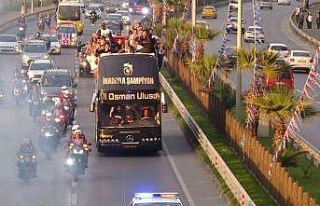Trabzonspor kafilesi şampiyonluk kutlamaları için...