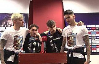Trabzonsporlu futbolculardan maç sonu şampiyonluk...