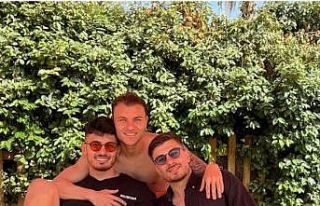 Trabzonsporlu oyuncular şampiyonluğun keyfini çıkarıyor