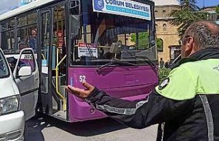 Trafiği kilitleyen sürücüyü polis böyle uyardı: