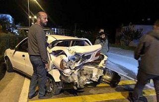 Trafik kazasında otomobil hurdaya döndü: 1 yaralı