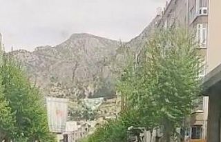 Traktör römorku takılı minibüsün tehlikeli yolculuğu...