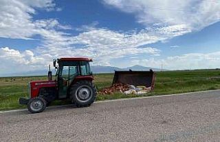 Tuğla yüklü traktörün bağlantı demiri koptu