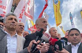 Türk-İş, Taksim’e çelenk bıraktı