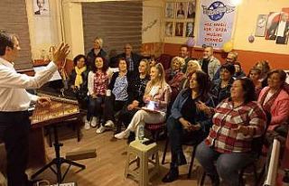 Türk Sanat Müziği konseri öncesi son provalarını...