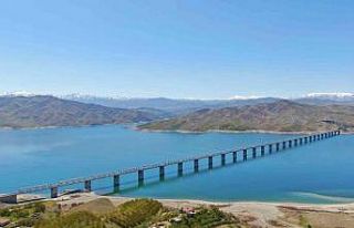 Türkiye’nin en uzun demir yolu köprüsü Elazığ’da