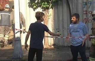 Ümraniye’de hurdalık deposu alev alev yandı,...