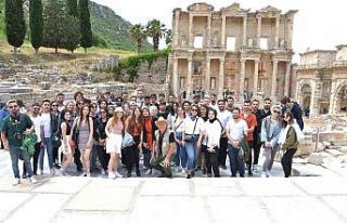 Üniversiteli gençlere 19 Mayıs hediyesi