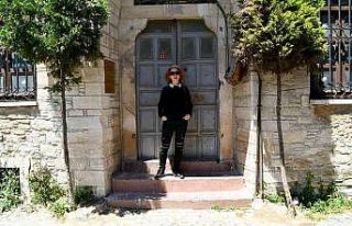 Ünlü sanatçı Alexandra Gravas atalarının izini...