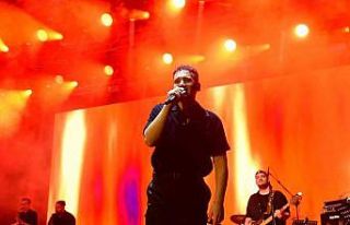 Ünlü şarkıcı Edis’ten Bursa’da coşkulu konser