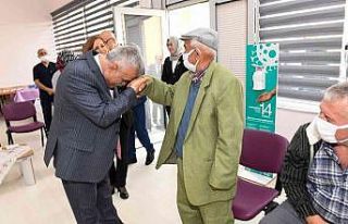 Uşak protokolünden huzurevine bayram ziyareti