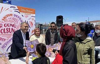 Üsküdar’da annelere binlerce Bodrum Papatyası...