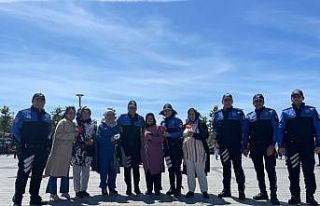 Üsküdar’da polisten ‘Anneler Günü’ sürprizi