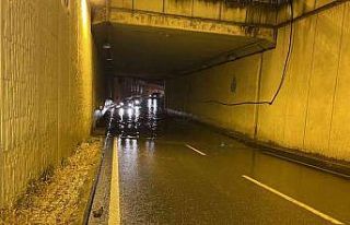 Üsküdar’da sağanak sonrası alt geçidi su bastı