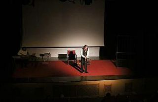 ‘Üstad’ AKM’de sahnelendi: Oyun boyunca alkışlar...