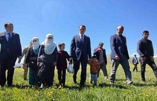 Vali Balcı, İran’ın sıfır noktasında hayvanlarını...