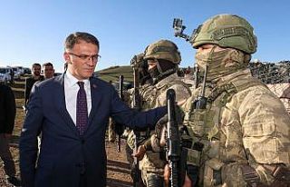 Vali Balcı, sınır hattındaki birlikleri ziyaret...