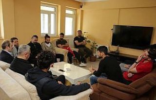 Vali Epcim, Bayburt Özel İdare Spor futbolcularıyla...