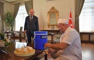 Vali Karadeniz’e Kırkağaç Kavunu Çekirdeğinden...