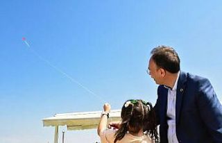 Vali Kızılkaya çocuklarla uçurtma uçurdu