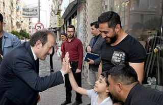 Vali Pehlivan esnafla bir araya geldi