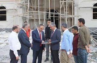 Vali Soytürk, cami ve kuran kursu inşaatlarında...