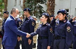Vali Soytürk Mehmetçik ve polis ile bayramlaştı
