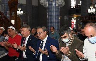 Vali Su, vatandaşlarla bayramlaştı