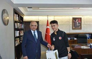 Vali yardımcısı Özgödek gençlik haftasını...