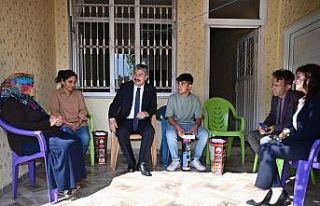 Vali Yılmaz, konuk olduğu ailelerin sorun ve taleplerini...