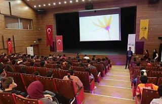 Van Büyükşehir Belediyesi sinema programı düzenledi