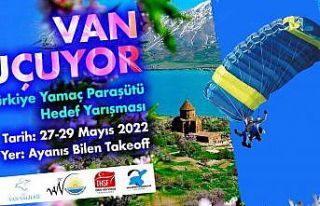 Van Gölü kıyılarında yamaç paraşütü yarışması