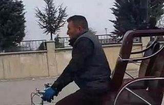 Van’da bisikletle tehlikeli yolculuk