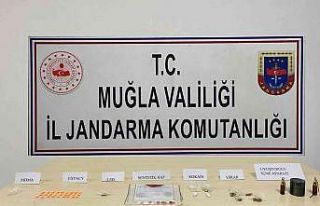Villada uyuşturucu partisine operasyon