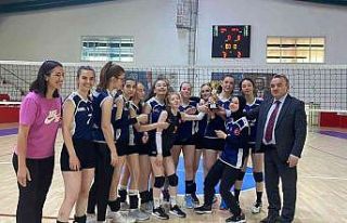 Voleybol şampiyonları kupalarını aldı
