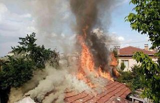 Yabancı uyruklu ailenin evi alev topuna döndü