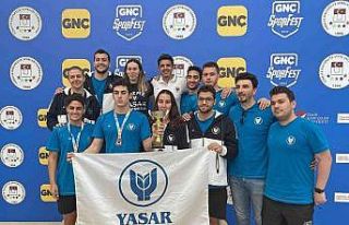 Yaşar Üniversitesi öğrencileri yüzmede dereceleri...