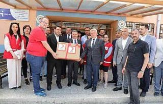 Yenilenen okula bilgisayar bağışlandı