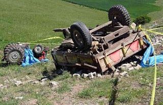 Yozgat’ta beton parke yüklü traktör devrildi:...