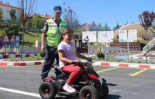 Yozgat’ta köy okulu öğrencilerine trafik eğitimi...