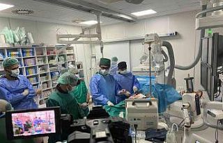 Yüksek riskli hastalara uygulandı, canlı yayınlandı