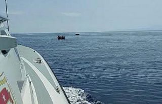 Yunanlar denizin ortasına bıraktı