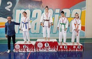 Yunusemre yıldızlarından 13 madalya