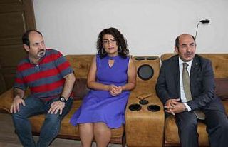 13 yıldır öz evlatlarından ayırmıyorlar