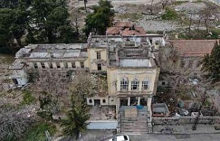 2. Abdülhamid devrinde yapılan tarihi hastane binası...