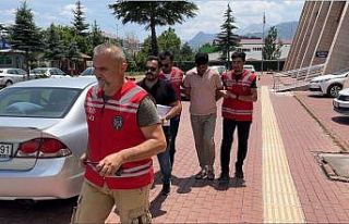 2 aylık hamile eşini öldüren şahıs adliyeye...