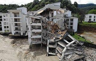 3 ay sonra açılışı yapılacak olan otel sel sularında...