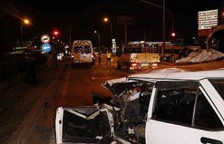 Adana’da otomobil işçi servisine arkadan çarptı:...